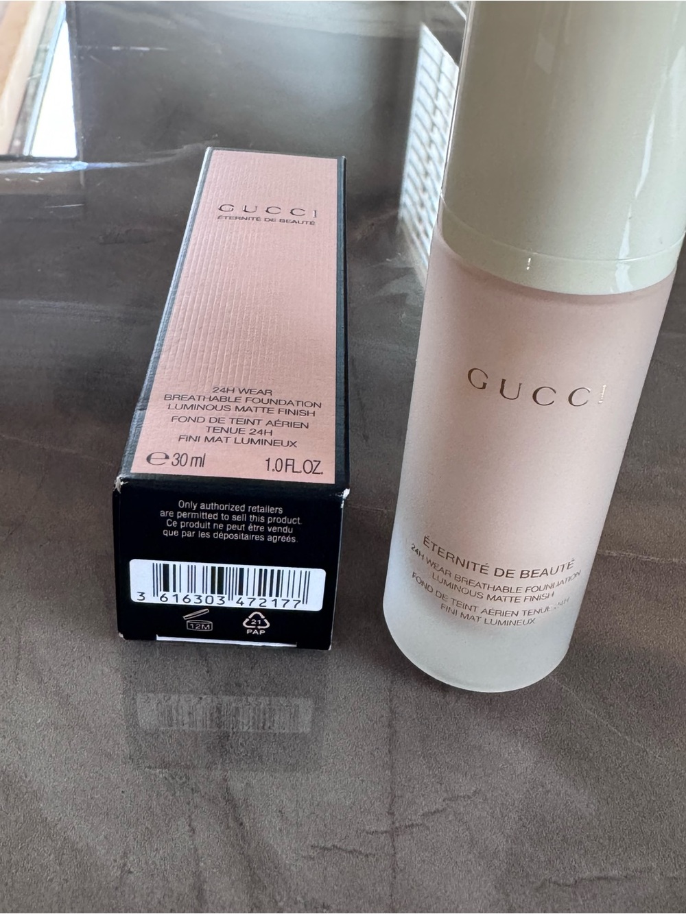 Gucci Éternité de Beauté 24-Hour Full Coverage Luminous Matte Foundation 112C - Picture 6 of 6